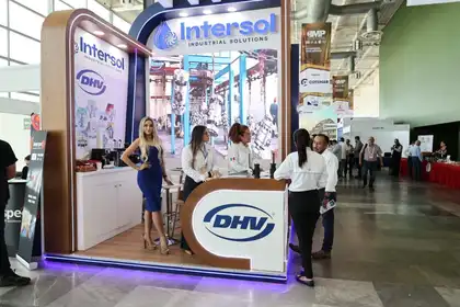 Equipo Intersol en evento del sector